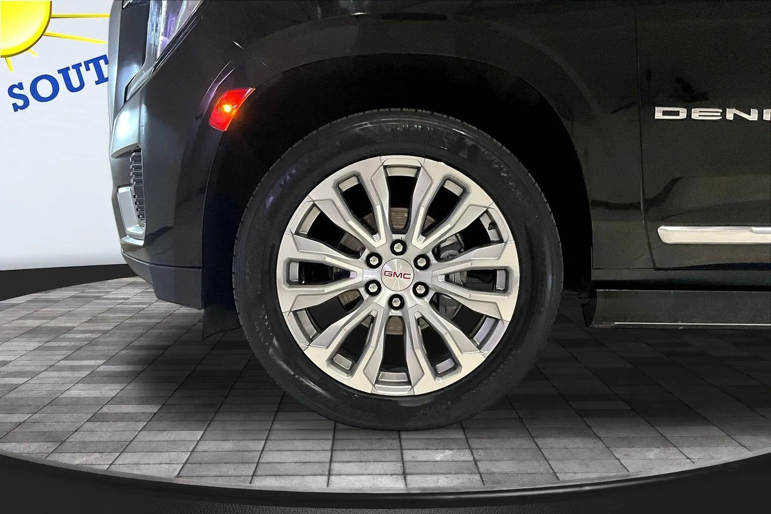 GMC Yukon XL photo 33