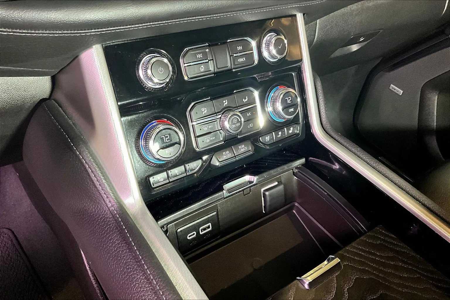 GMC Yukon XL photo 16