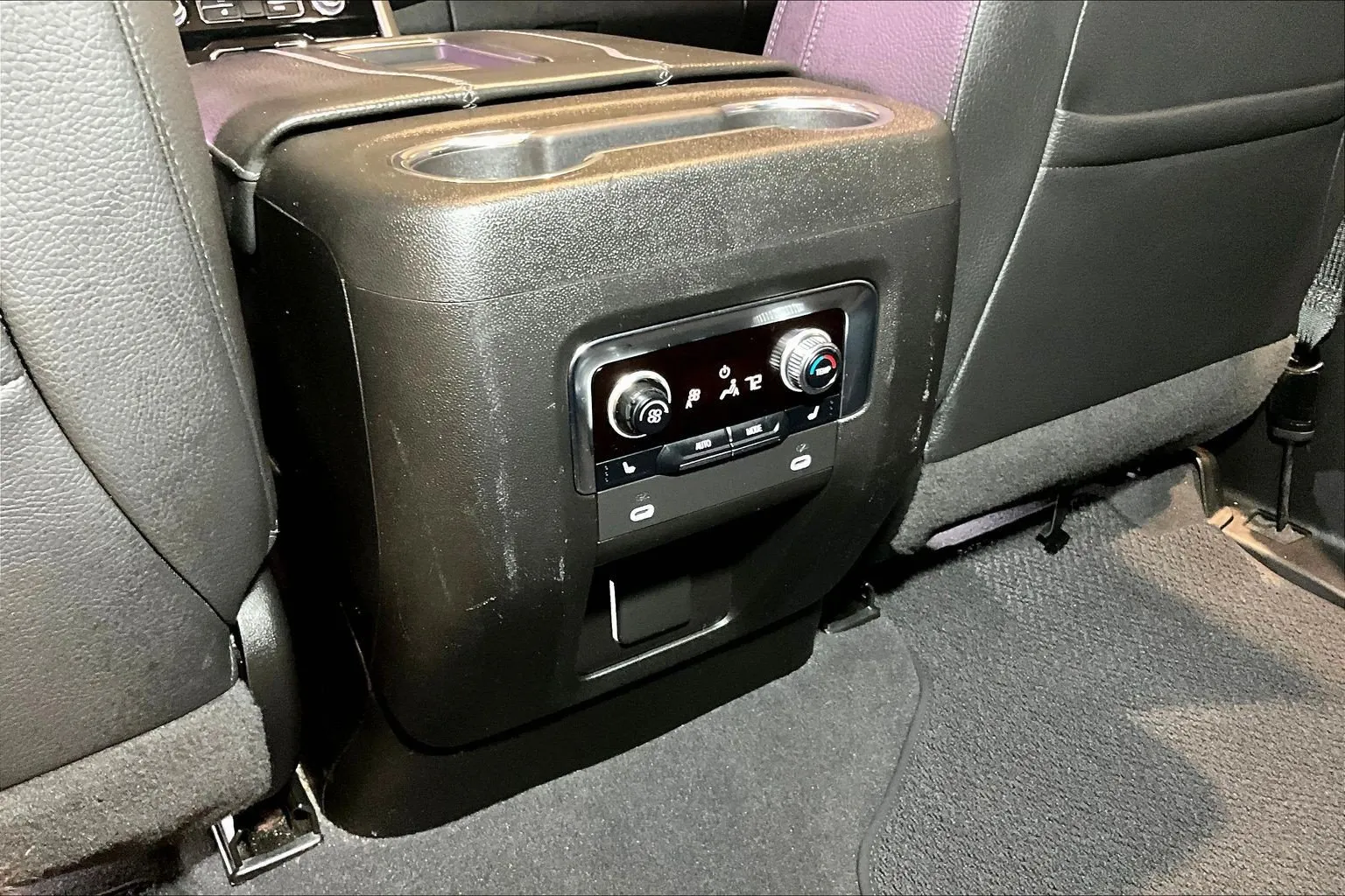GMC Yukon XL photo 11