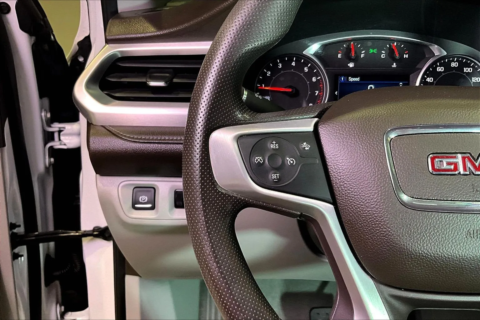 GMC Acadia photo 12
