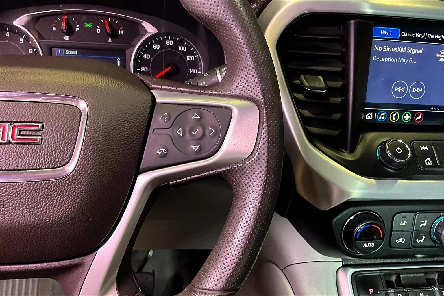 GMC Acadia photo 13