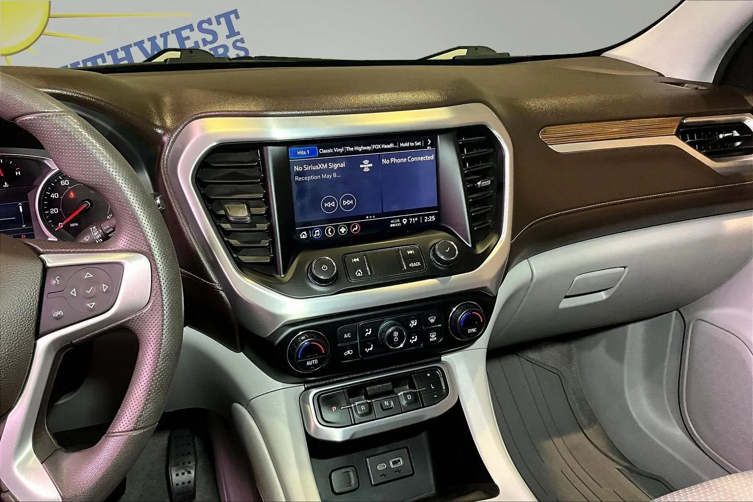 GMC Acadia photo 10