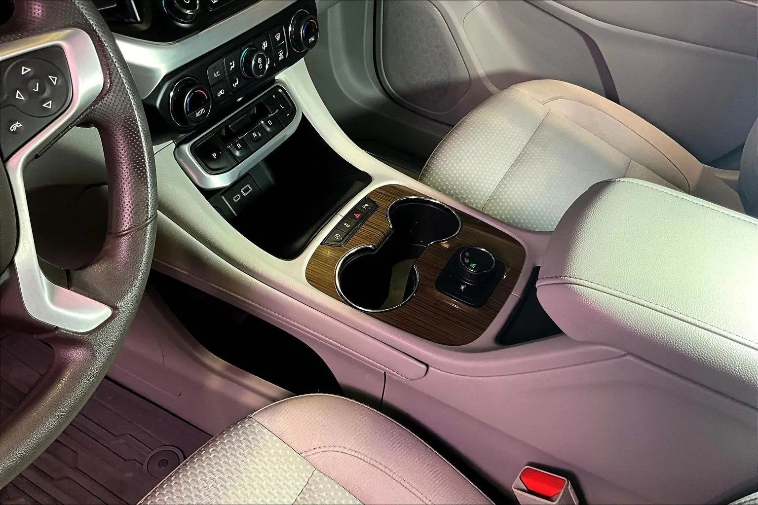 GMC Acadia photo 18