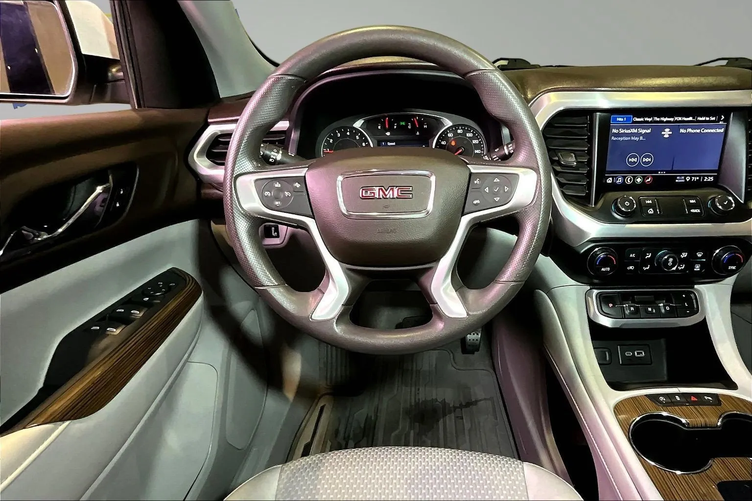 GMC Acadia photo 9