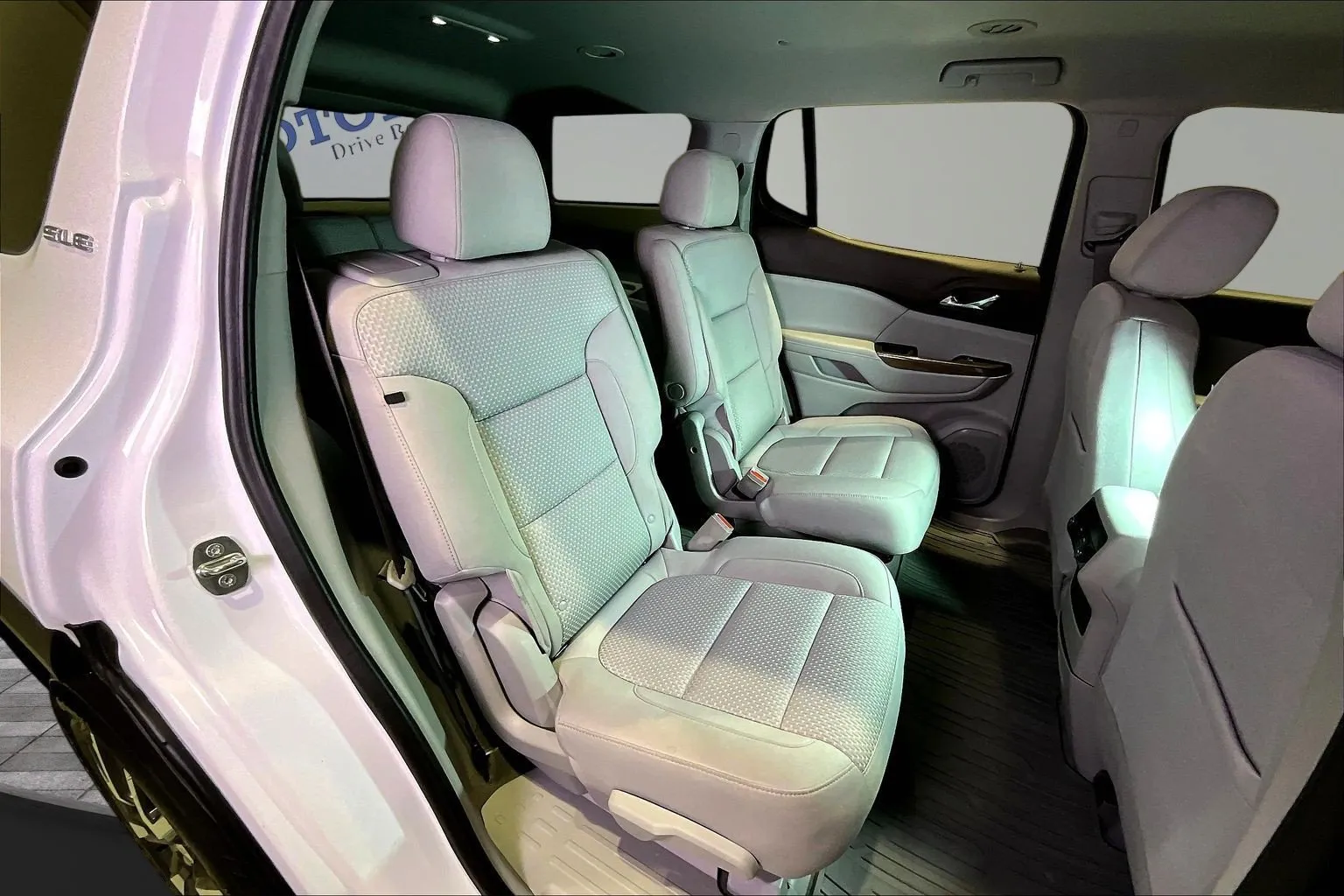GMC Acadia photo 25