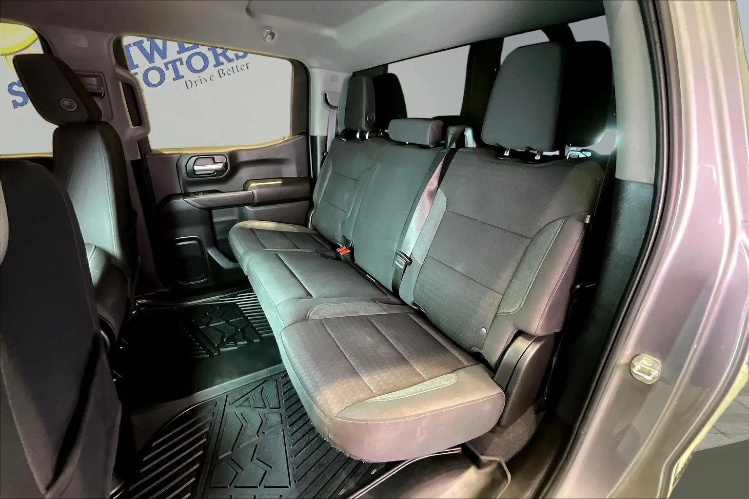 Chevrolet Silverado photo 23