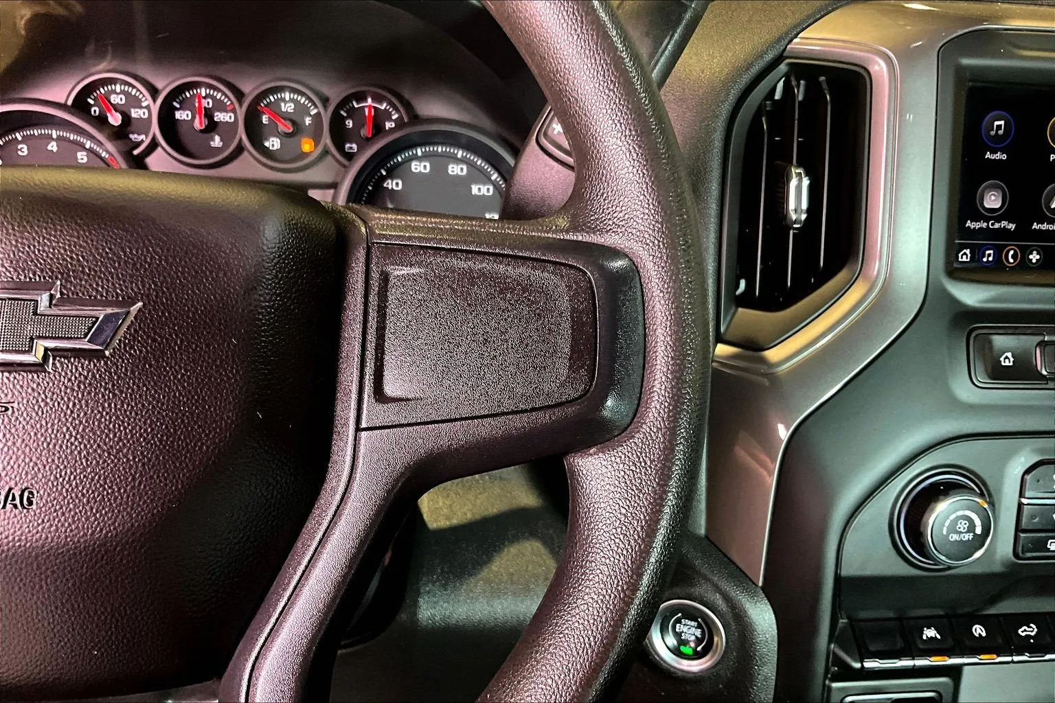 Chevrolet Silverado photo 13