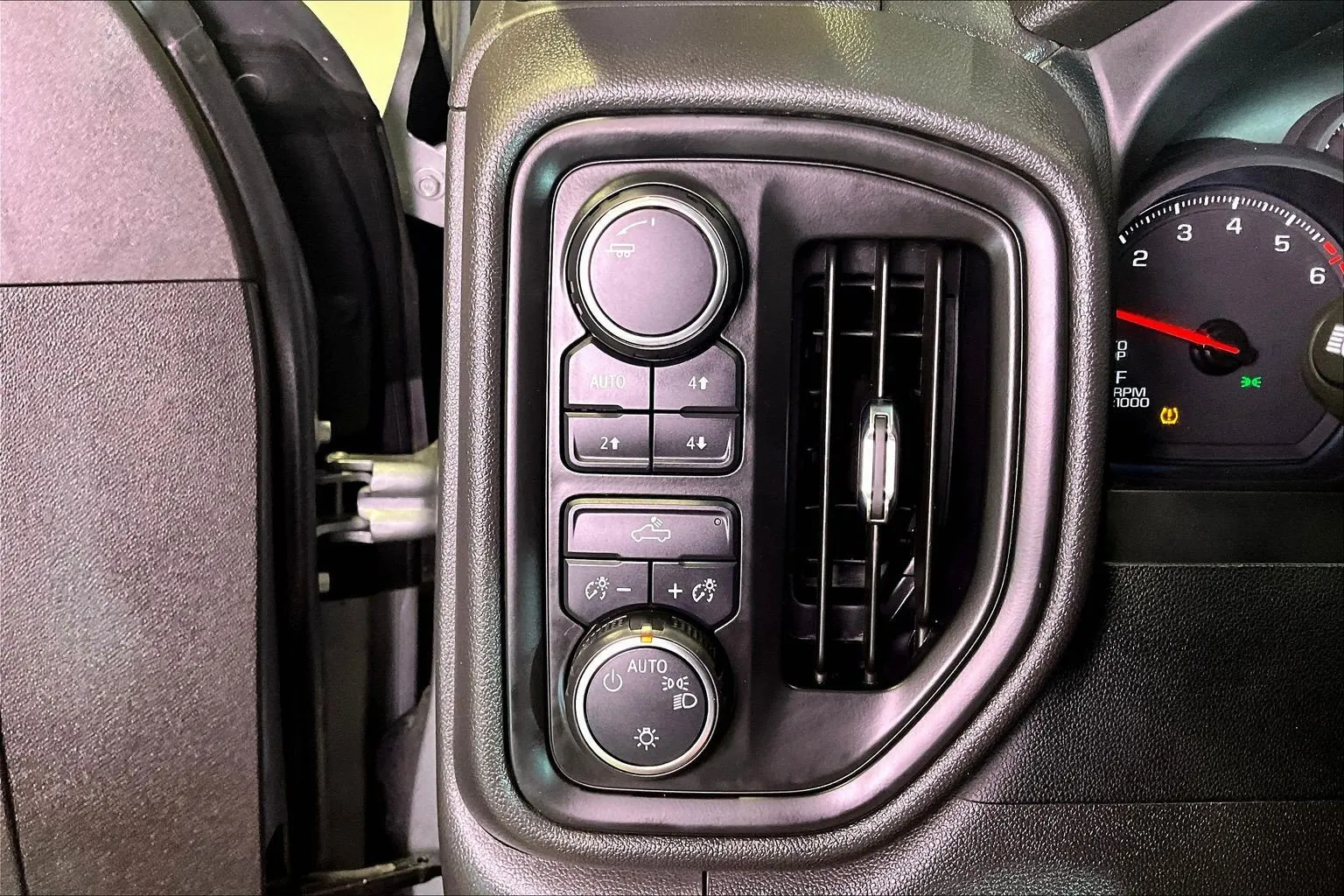 Chevrolet Silverado photo 17