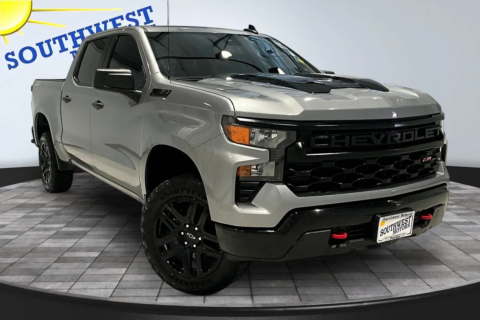 Chevrolet Silverado photo 3
