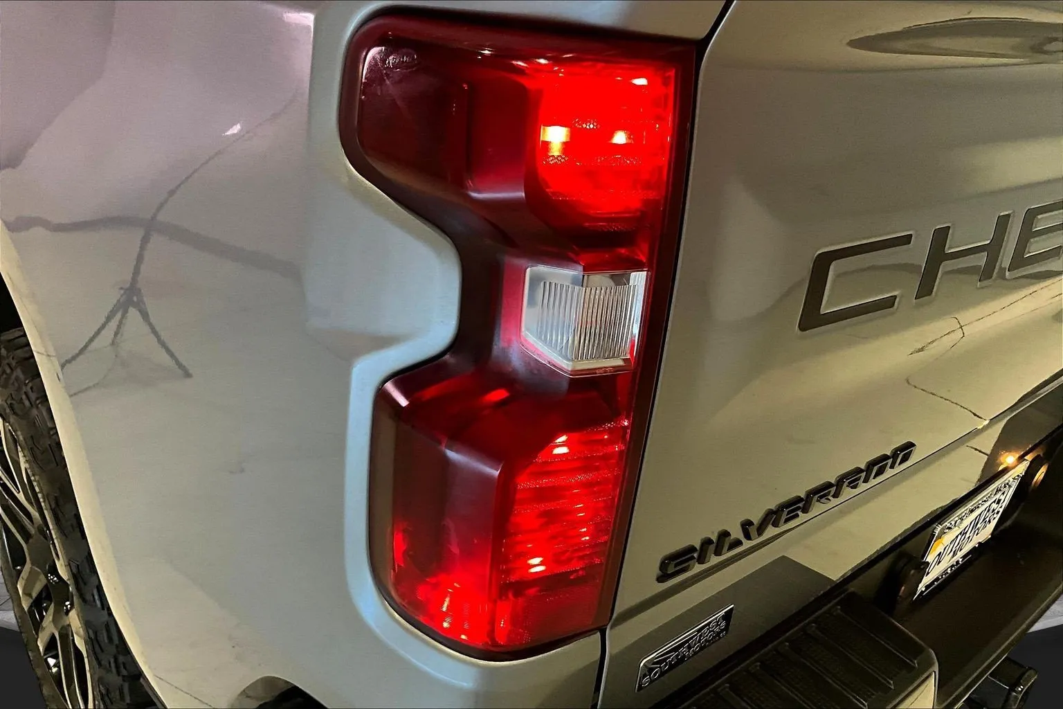 Chevrolet Silverado photo 24