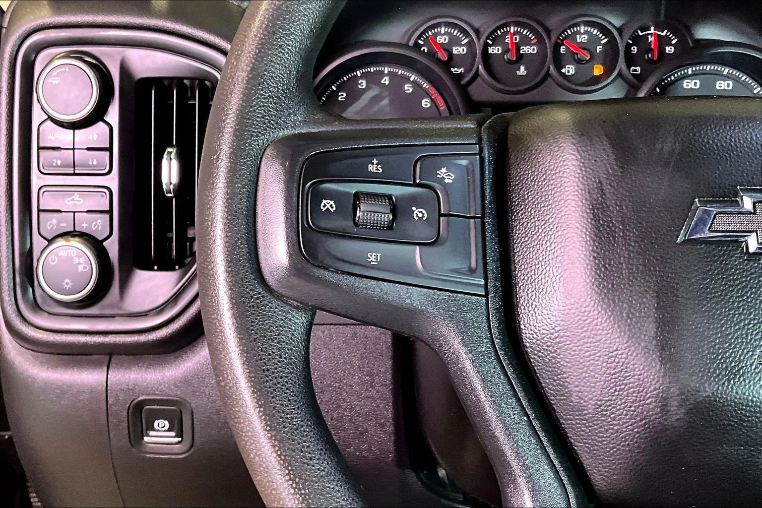 Chevrolet Silverado photo 12