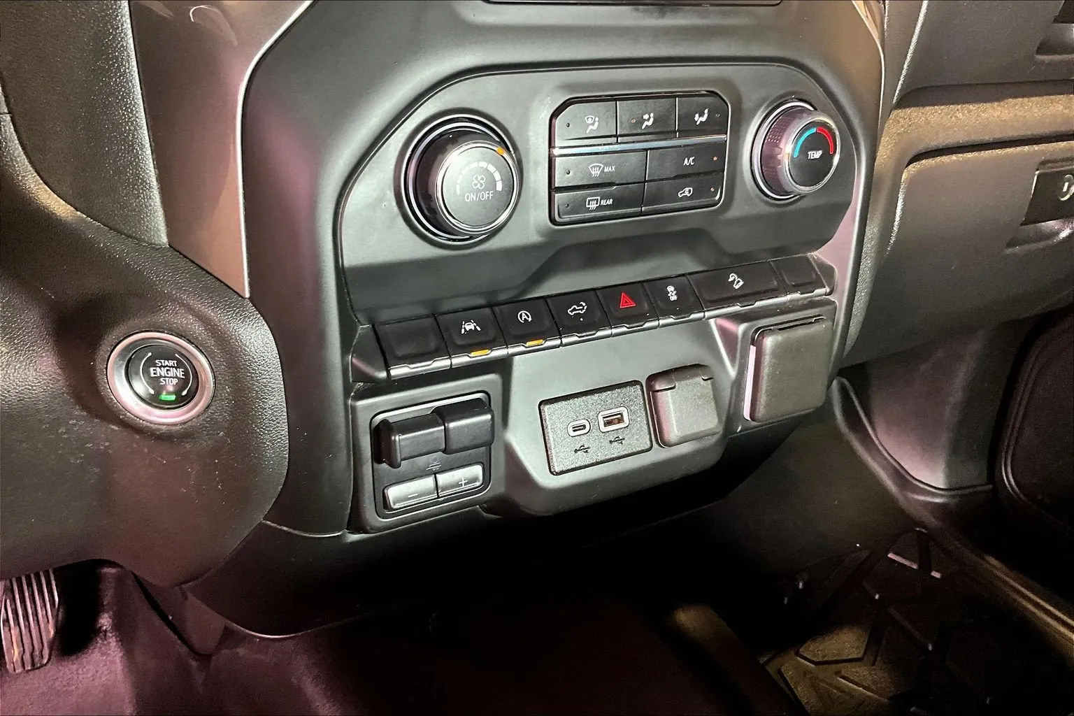 Chevrolet Silverado photo 16