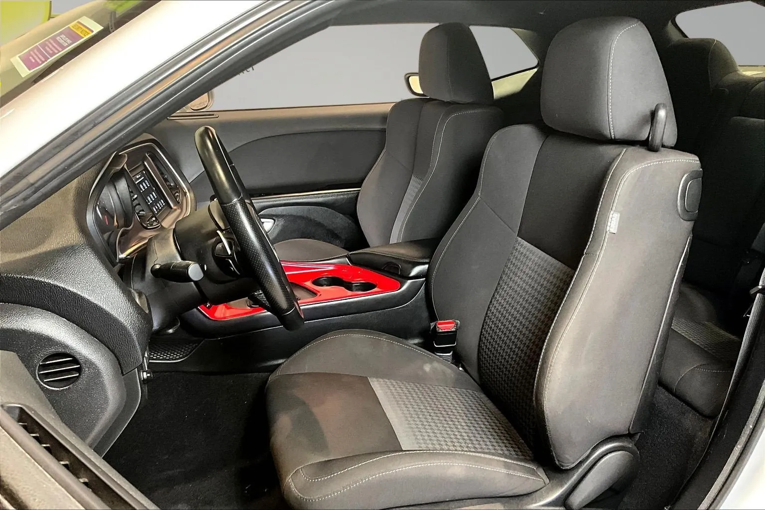 Dodge Challenger photo 21