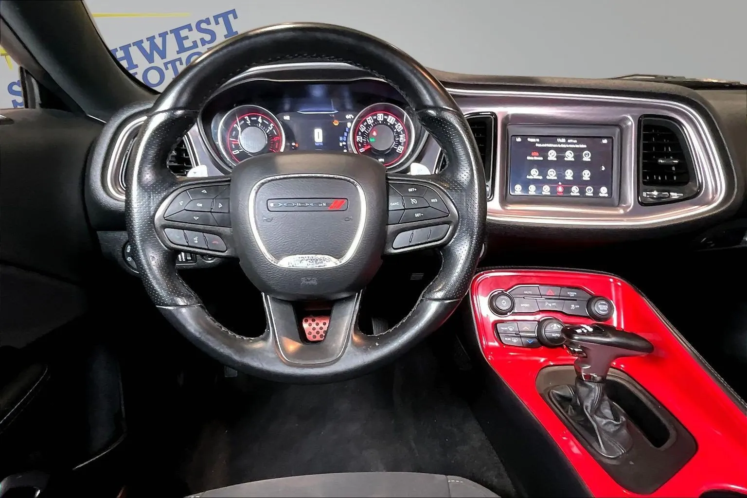 Dodge Challenger photo 9