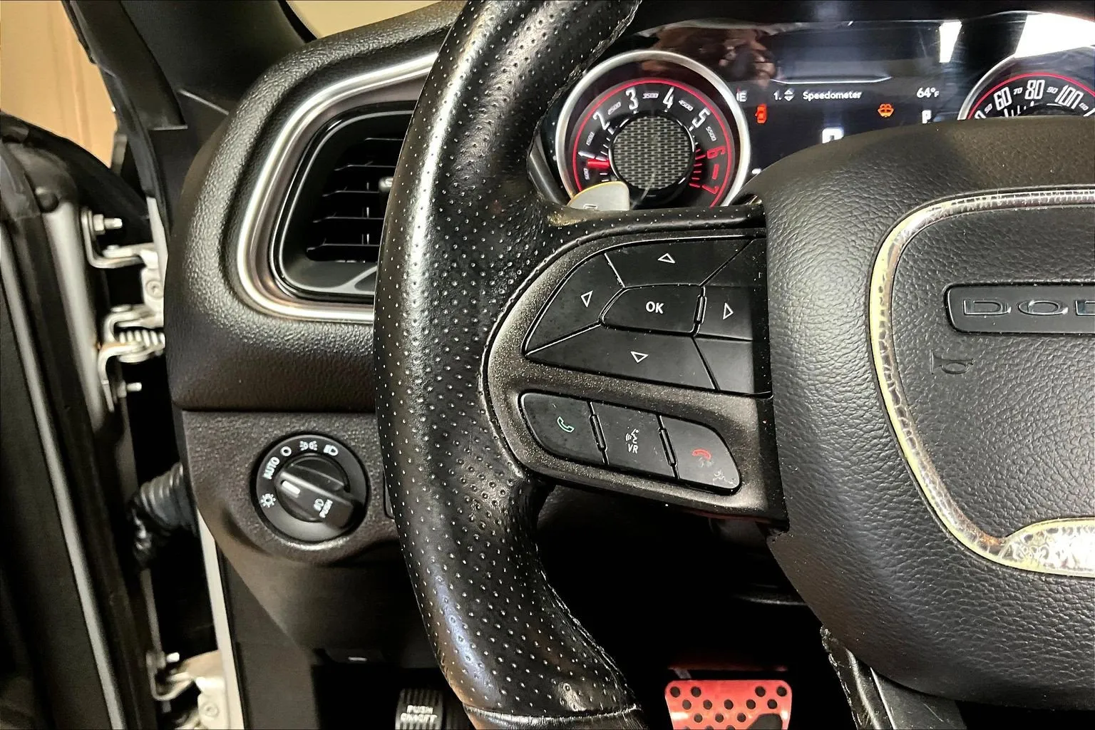 Dodge Challenger photo 12