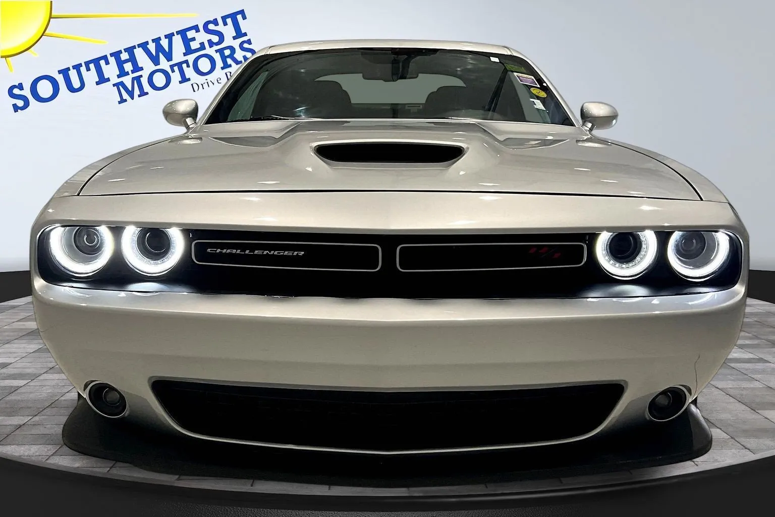 Dodge Challenger photo 2
