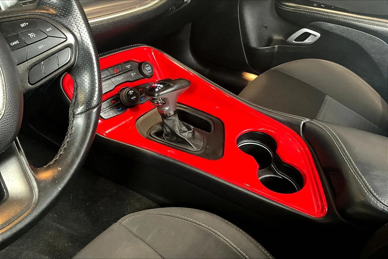 Dodge Challenger photo 18