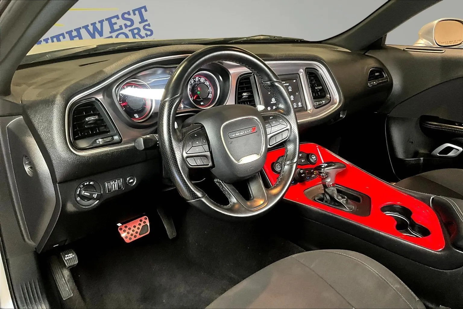 Dodge Challenger photo 17