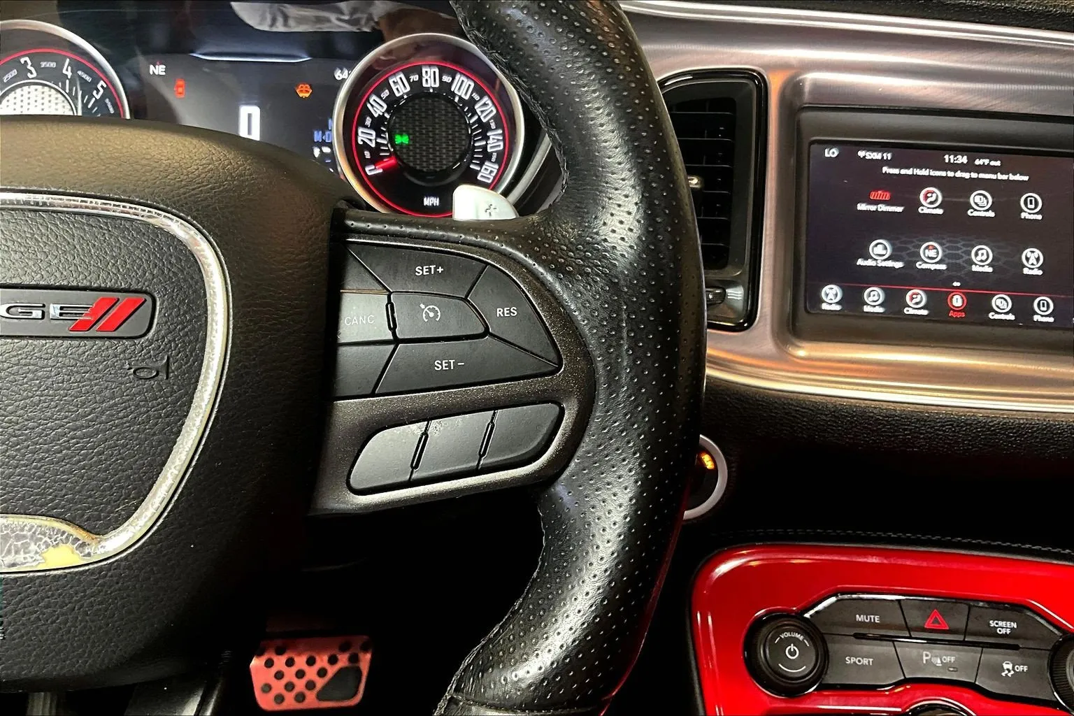 Dodge Challenger photo 13