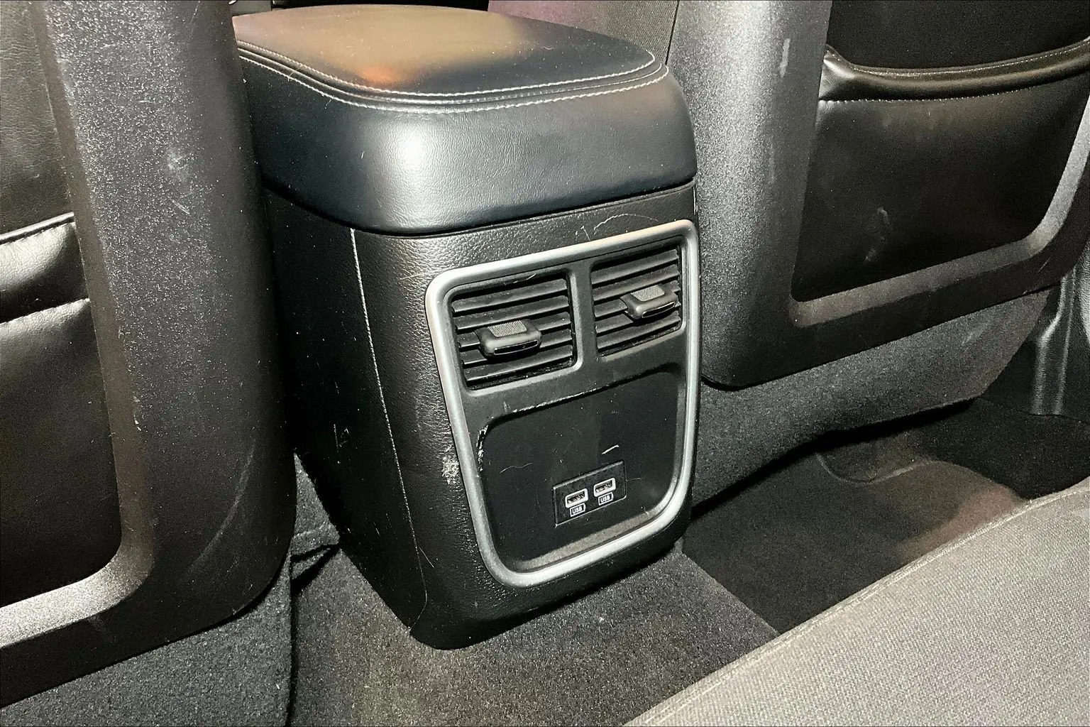 Dodge Charger photo 11