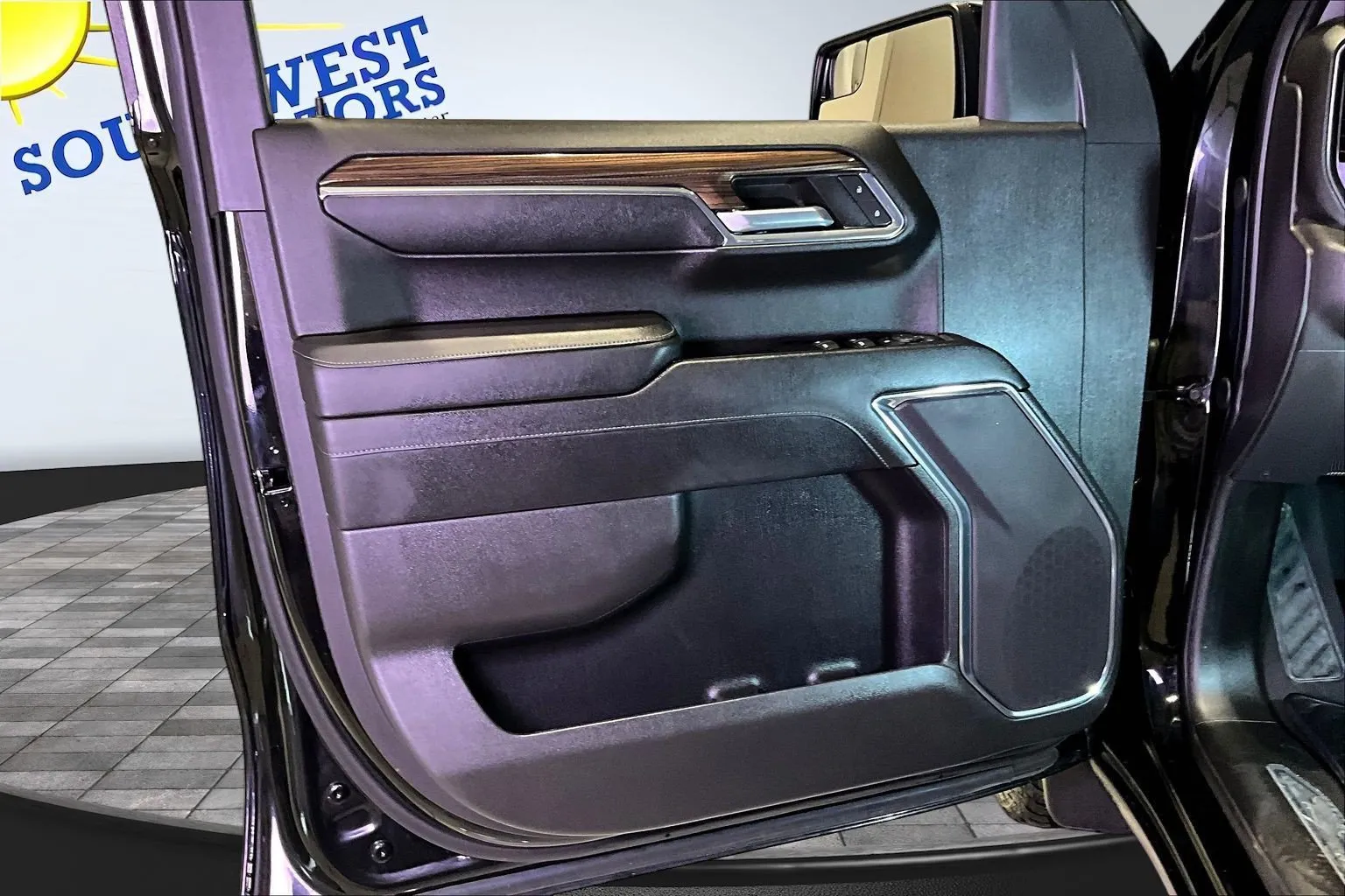 Chevrolet Silverado photo 22