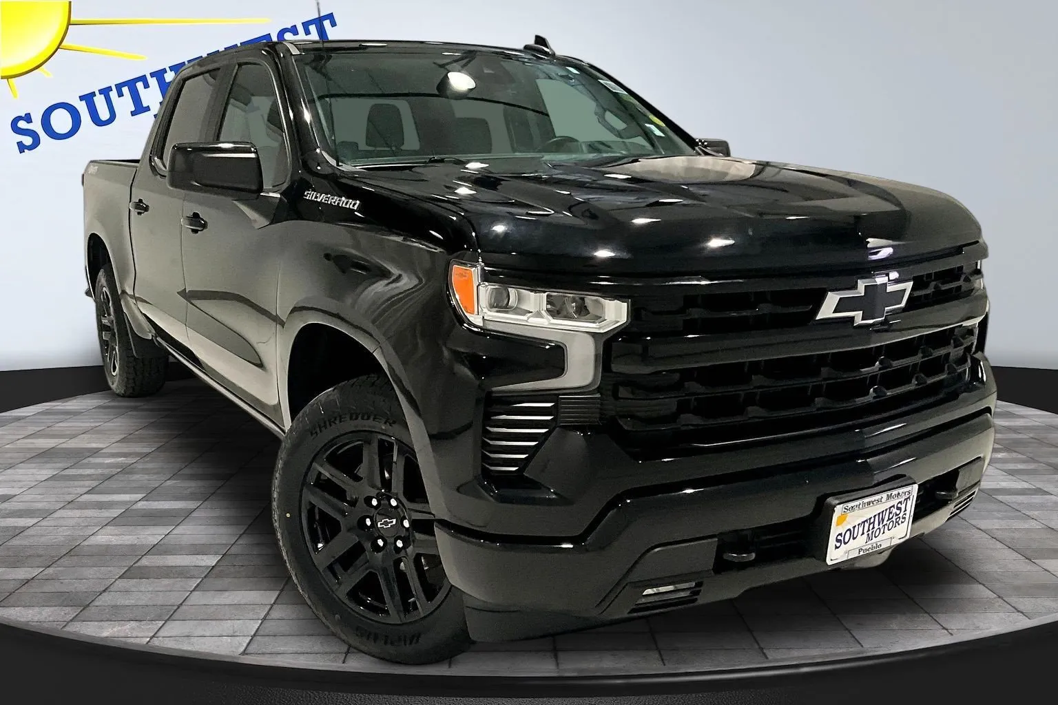Chevrolet Silverado photo 3