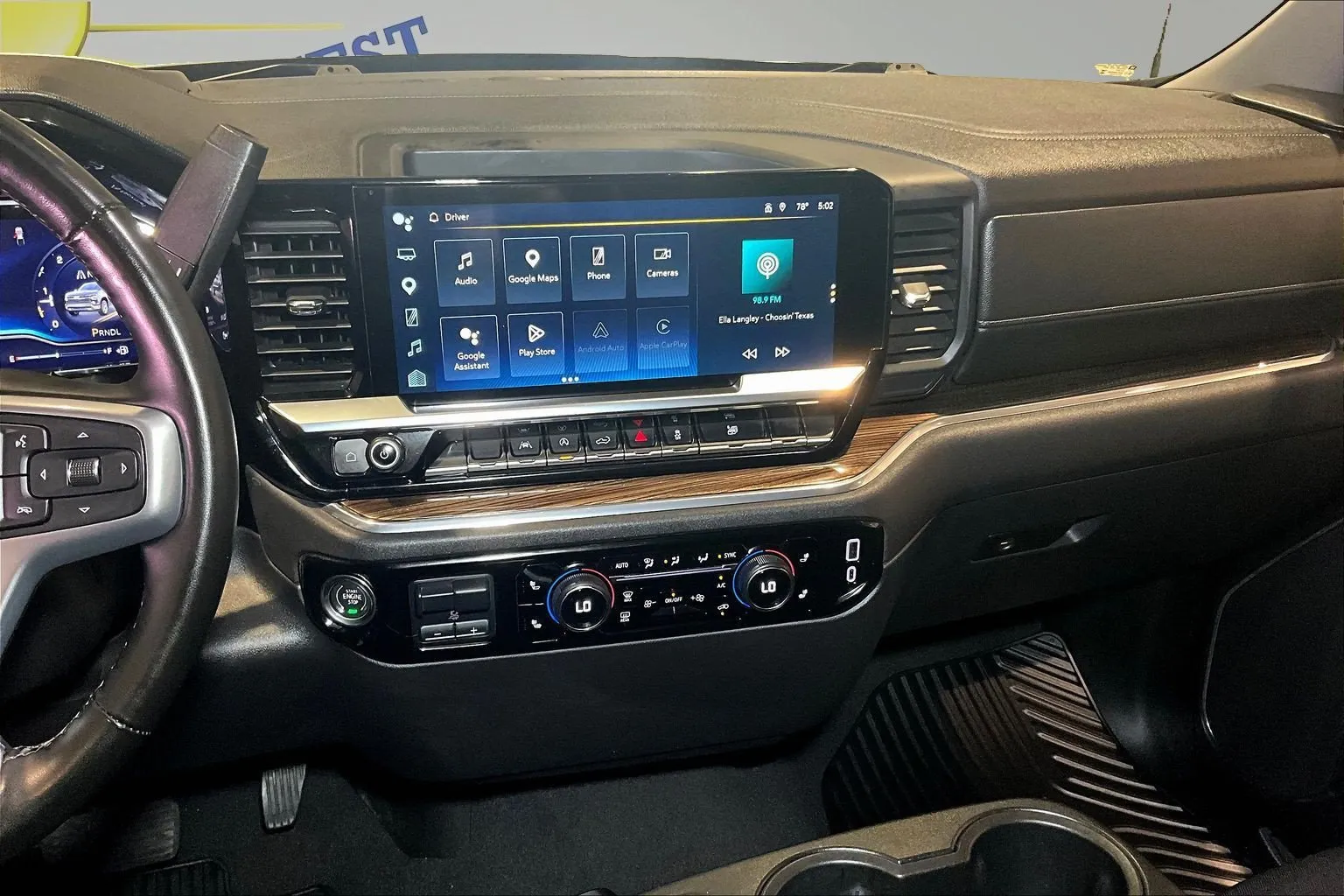 Chevrolet Silverado photo 11