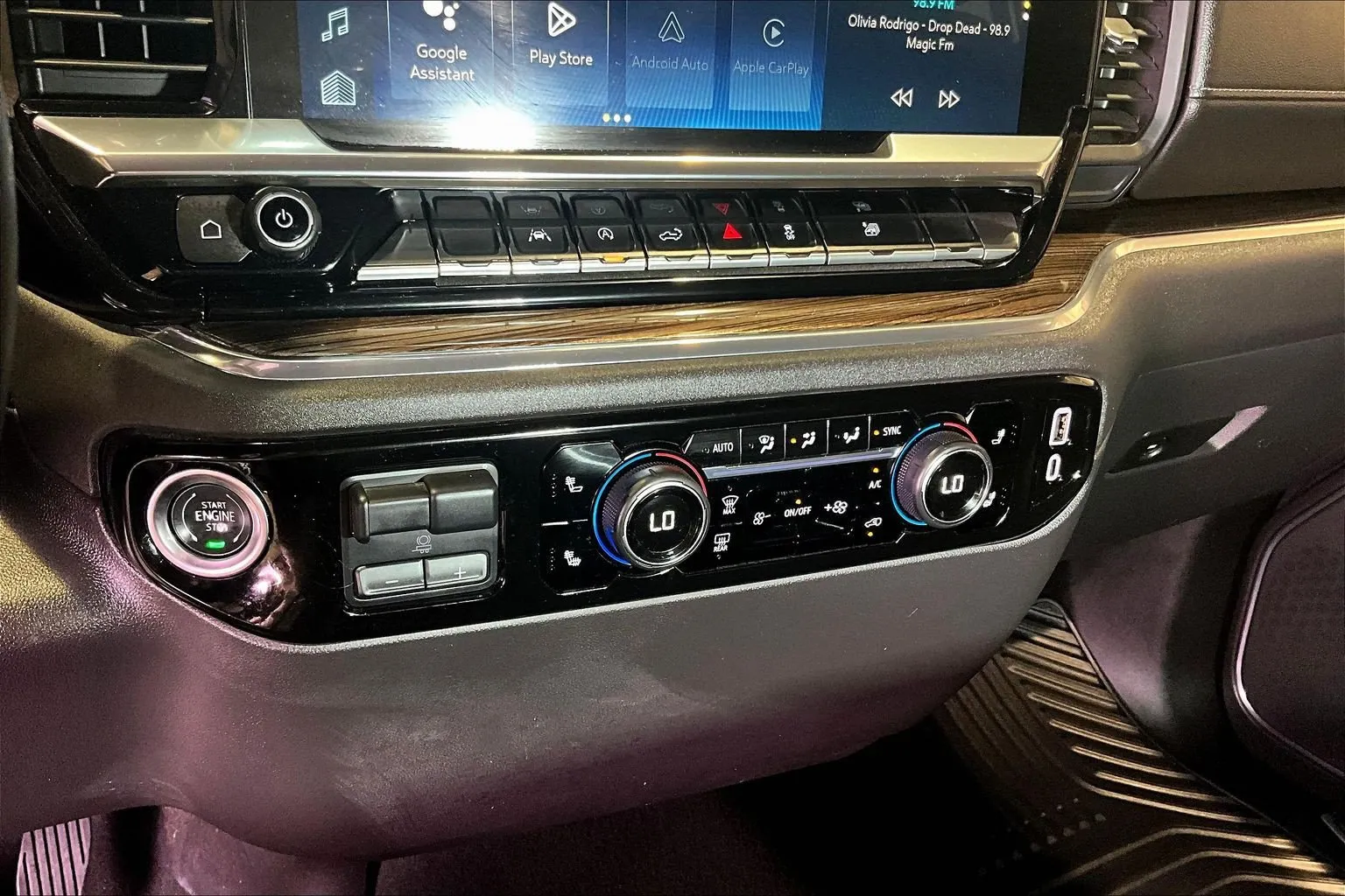 Chevrolet Silverado photo 17