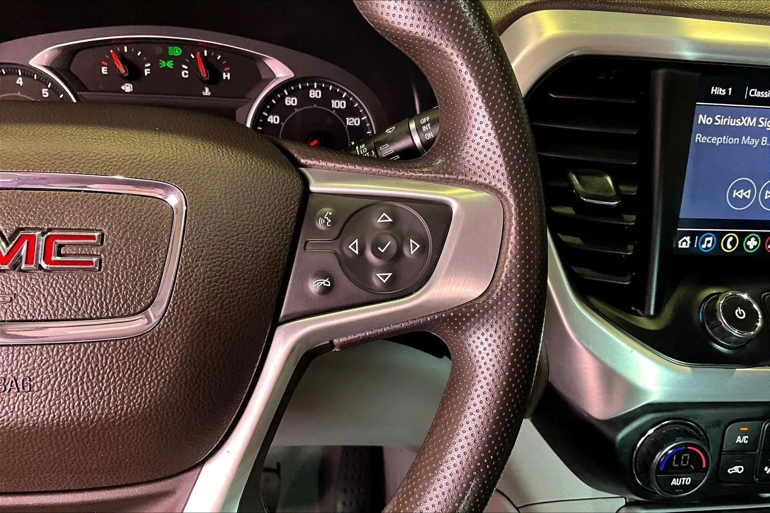 GMC Acadia photo 13