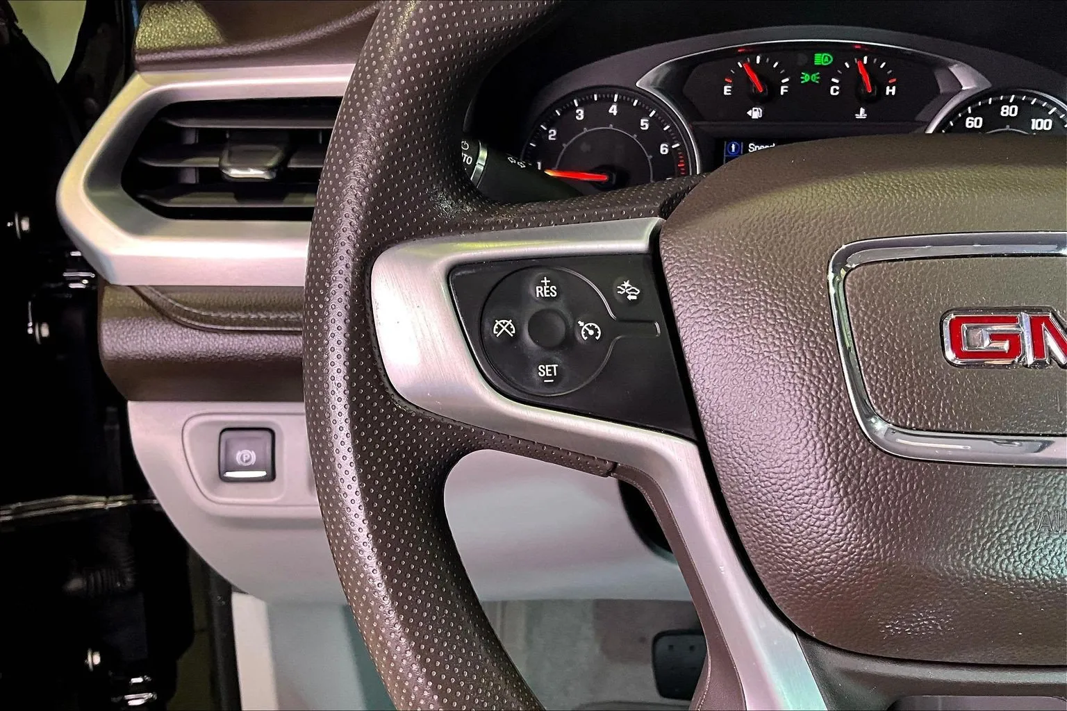 GMC Acadia photo 12