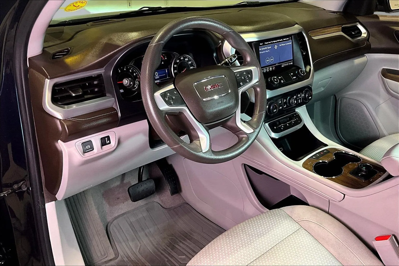 GMC Acadia photo 17