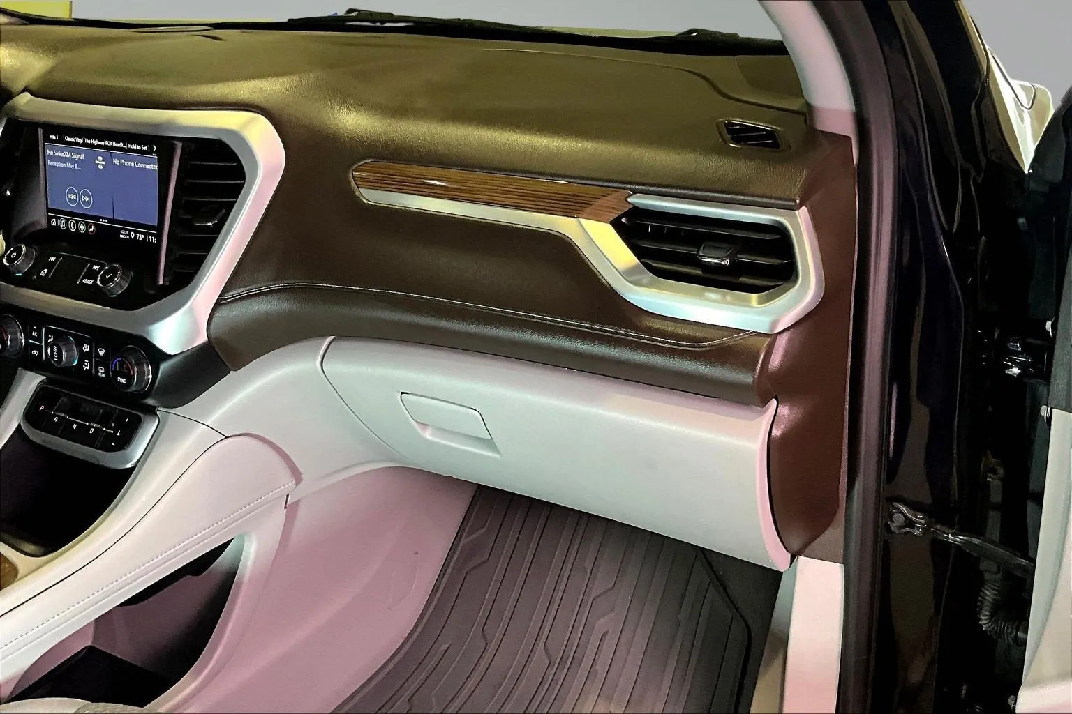 GMC Acadia photo 26