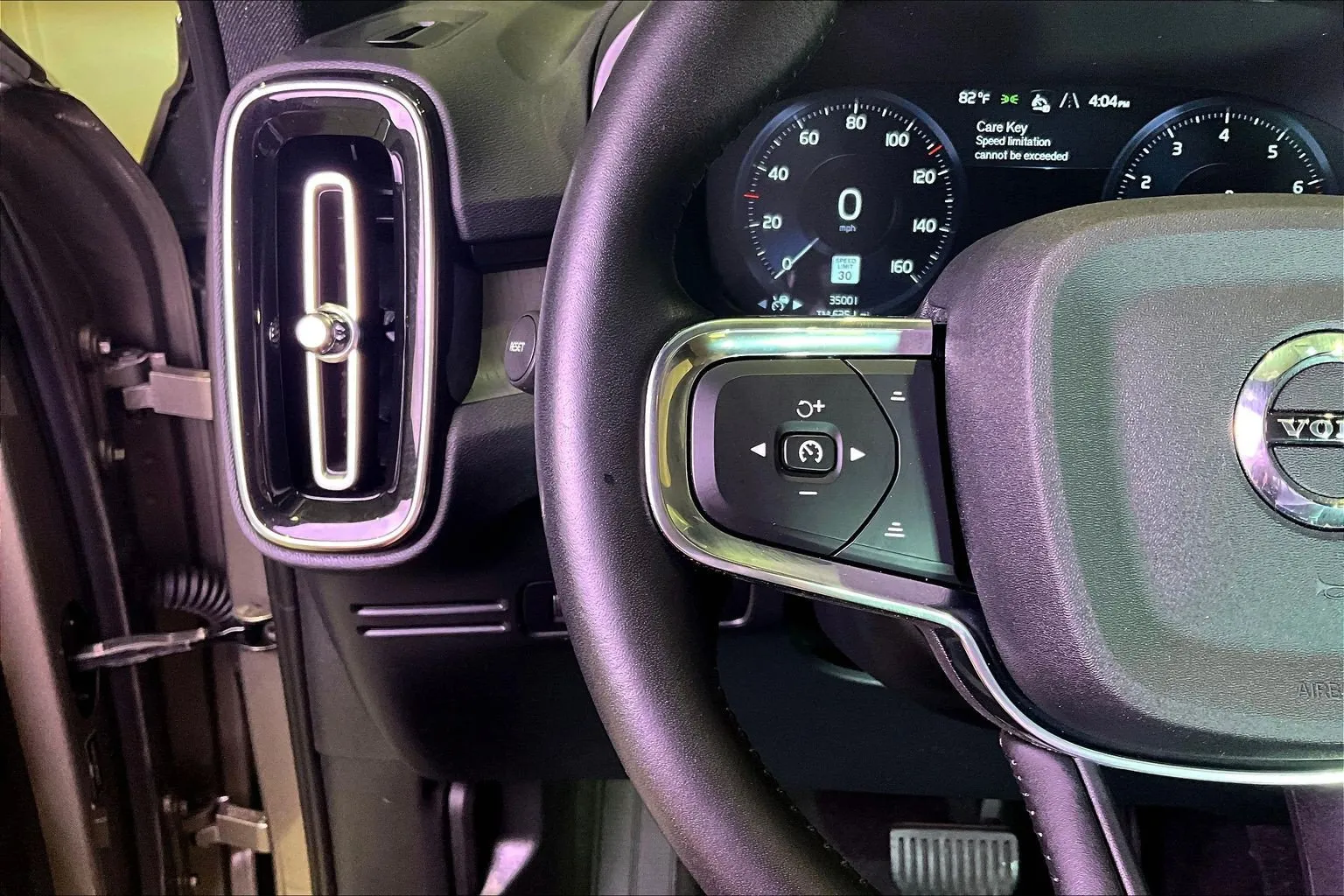 Volvo XC40 photo 12