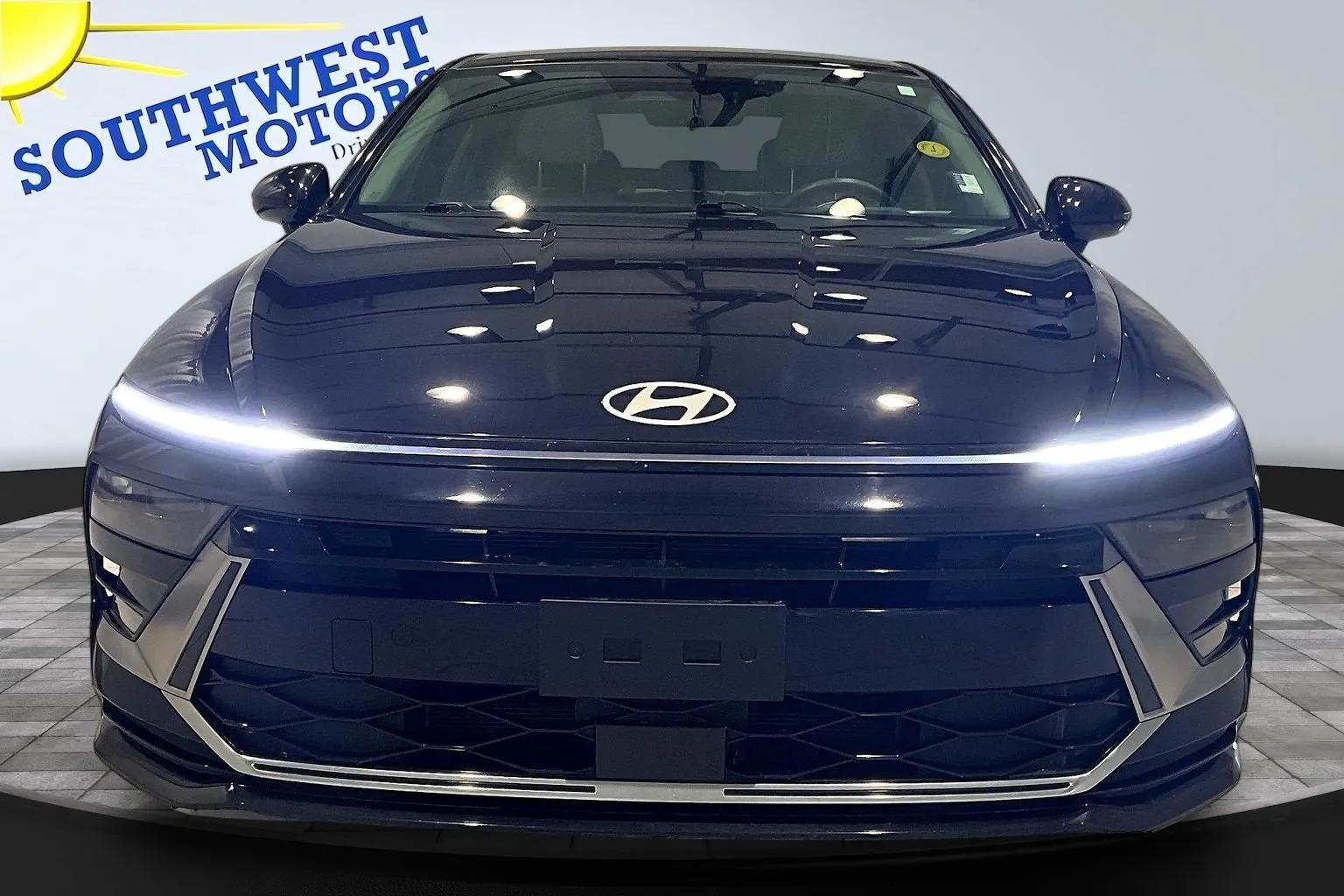 Hyundai Sonata photo 2