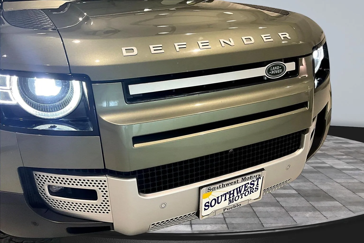 Land Rover Defender photo 31