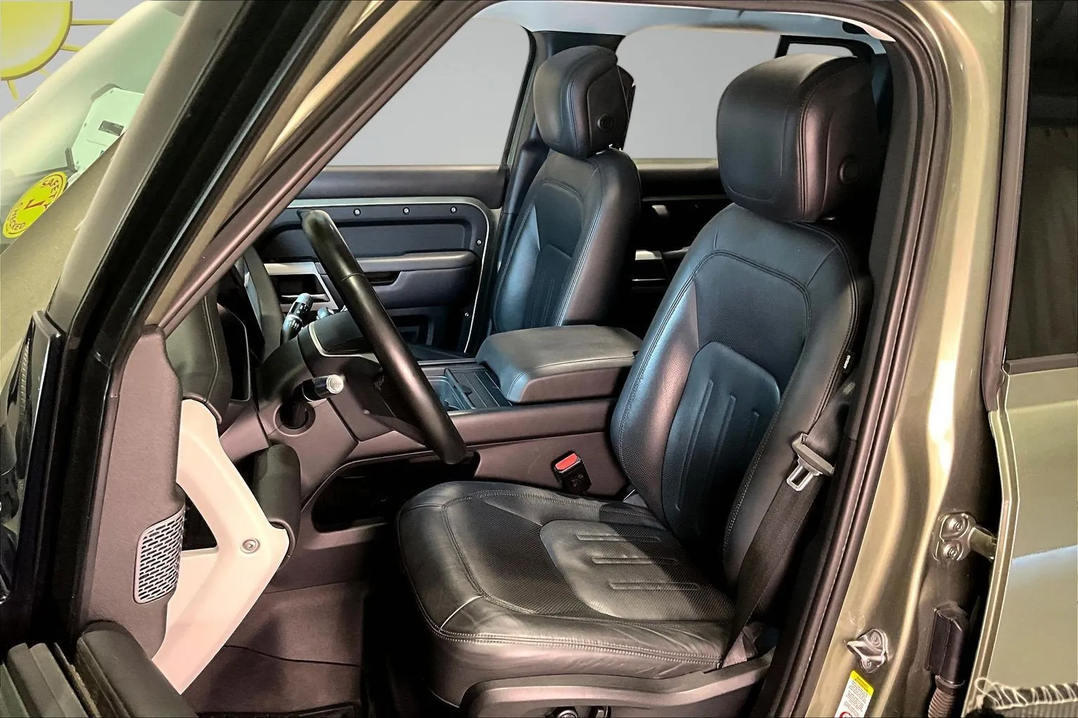 Land Rover Defender photo 21