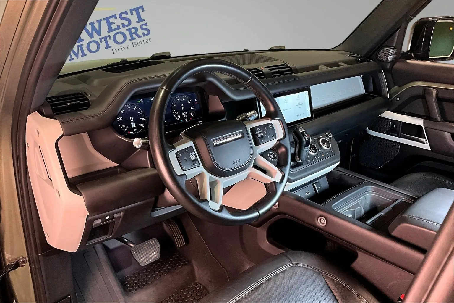 Land Rover Defender photo 17