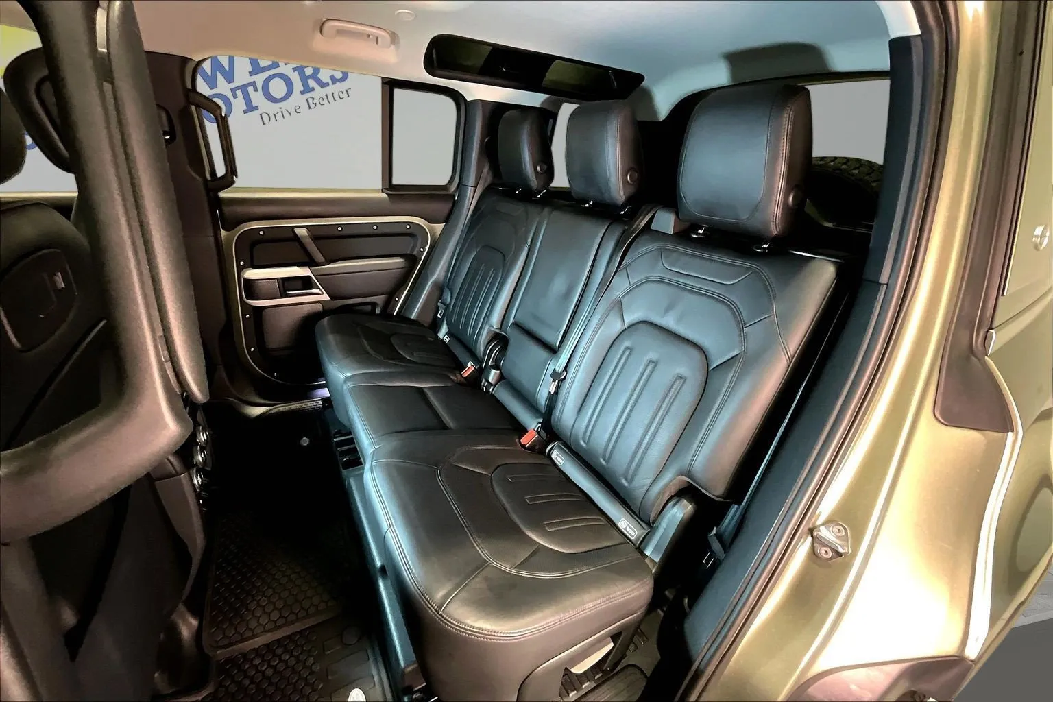 Land Rover Defender photo 22