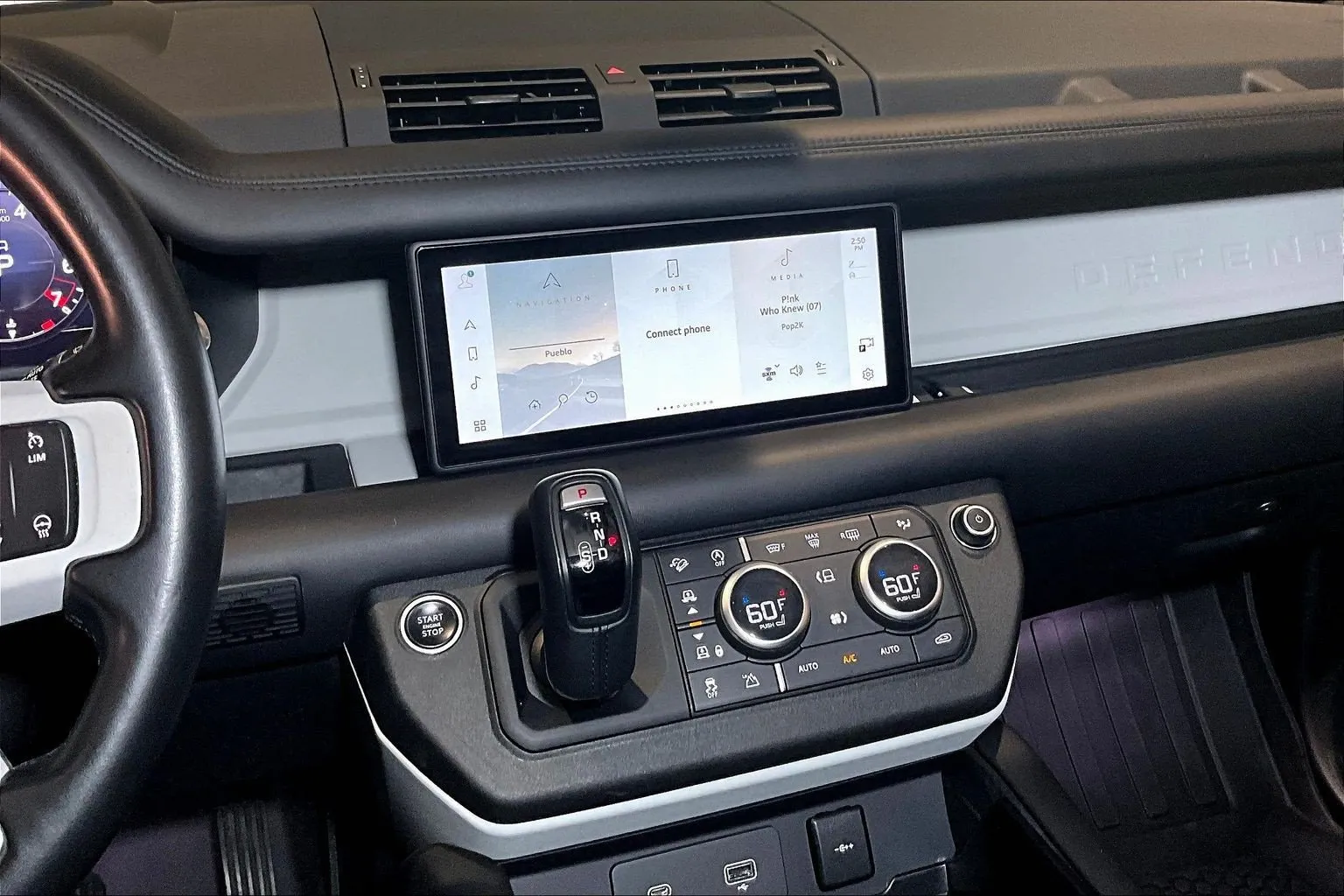 Land Rover Defender photo 10