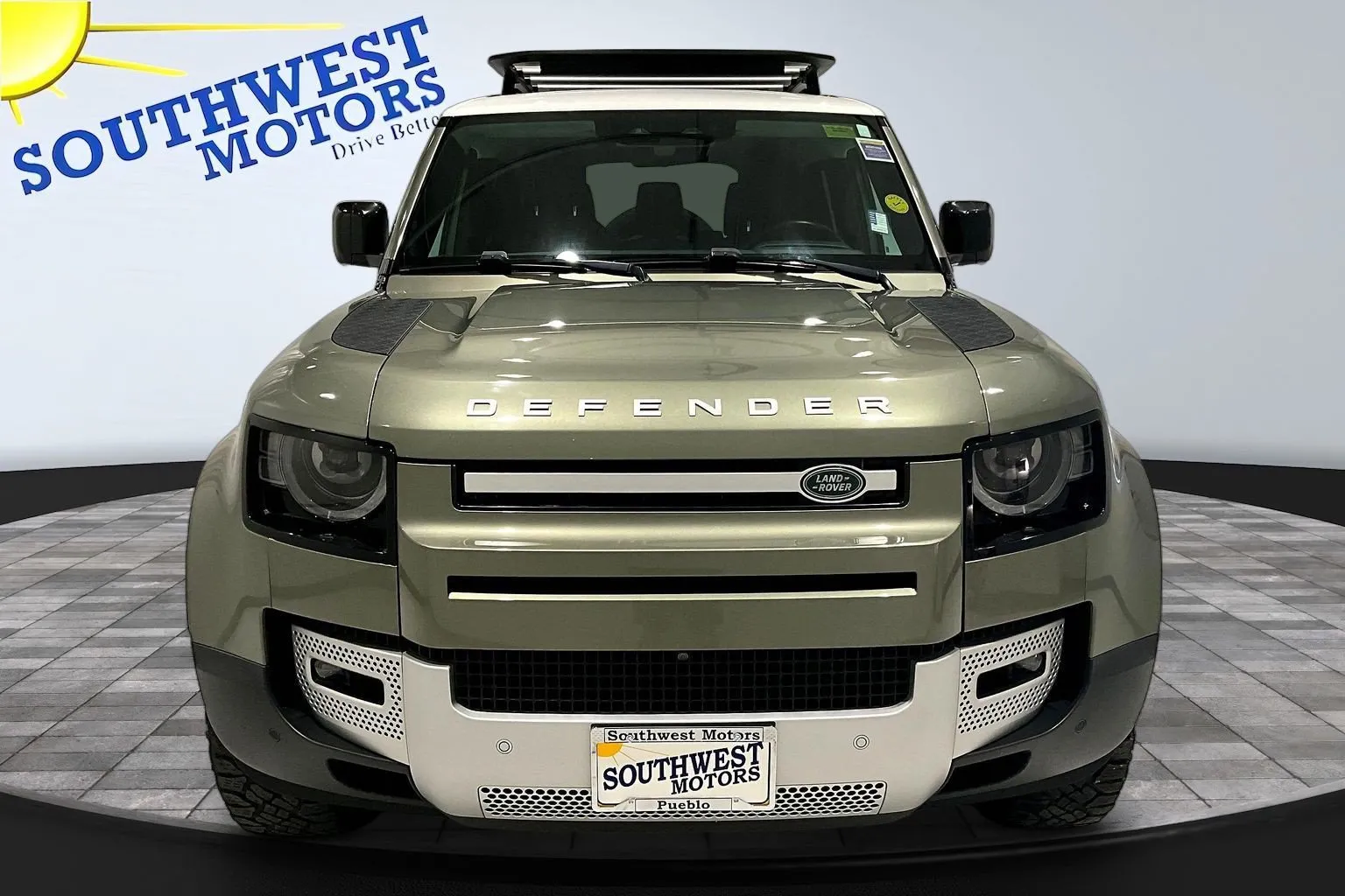 Land Rover Defender photo 2