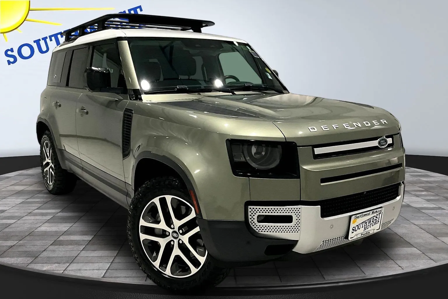 Land Rover Defender photo 3