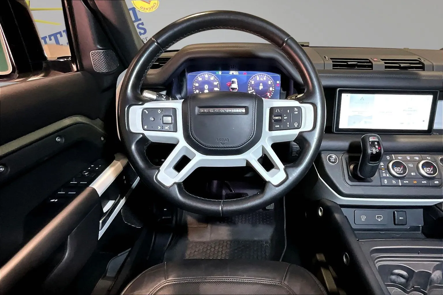 Land Rover Defender photo 9
