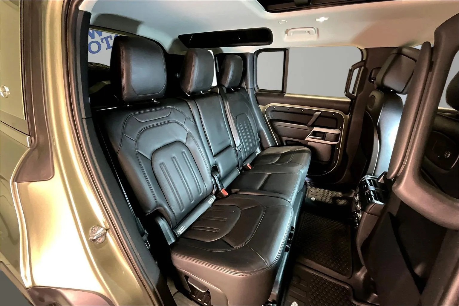 Land Rover Defender photo 24