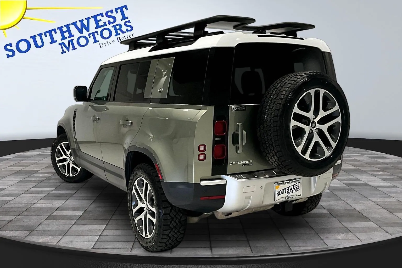 Land Rover Defender photo 5