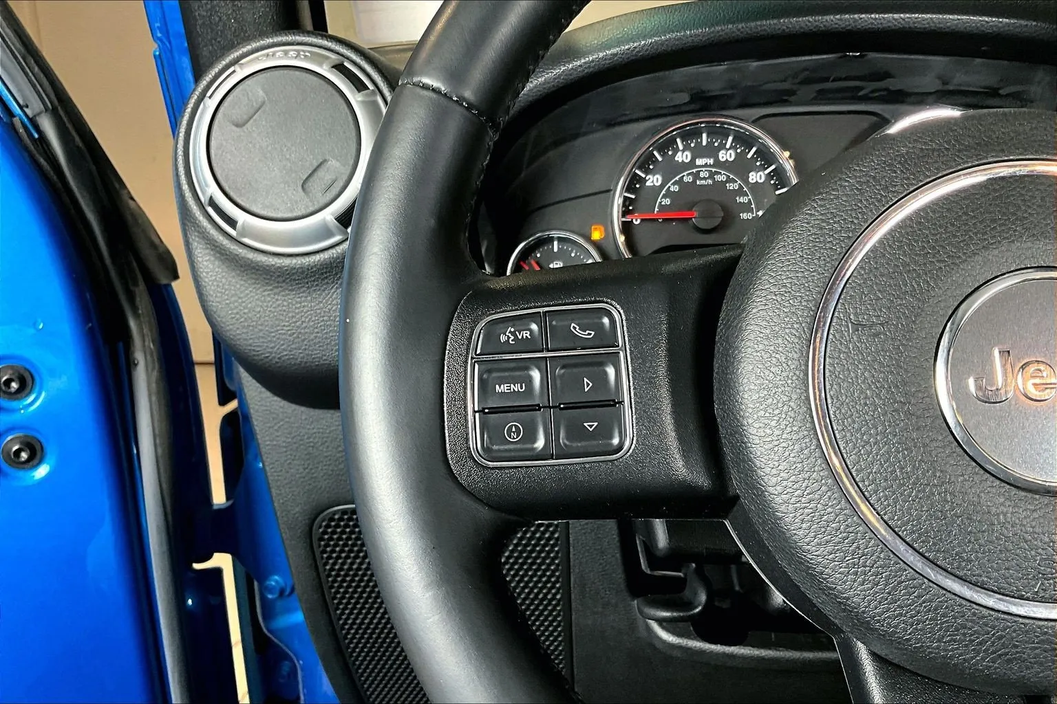 Jeep Wrangler photo 12