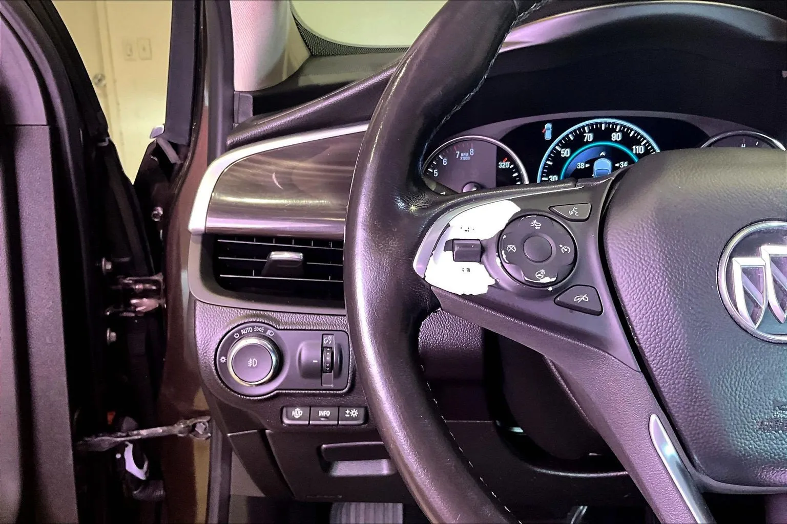 Buick Envision photo 12