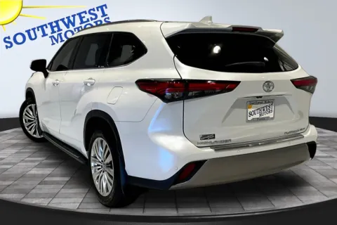 More photos of 2023 Toyota Highlander Platinum at Southwest Motors, CO