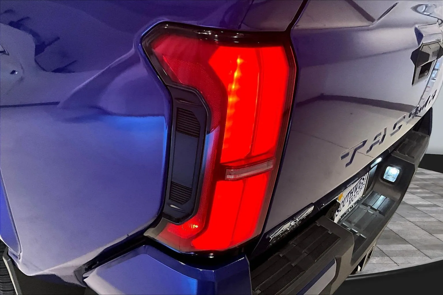 Toyota Tacoma photo 24