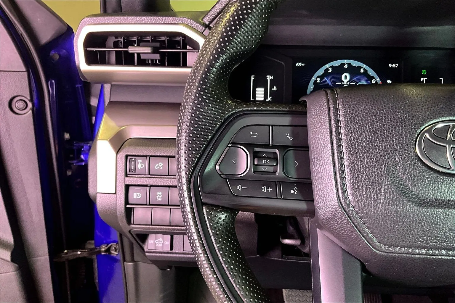 Toyota Tacoma photo 13