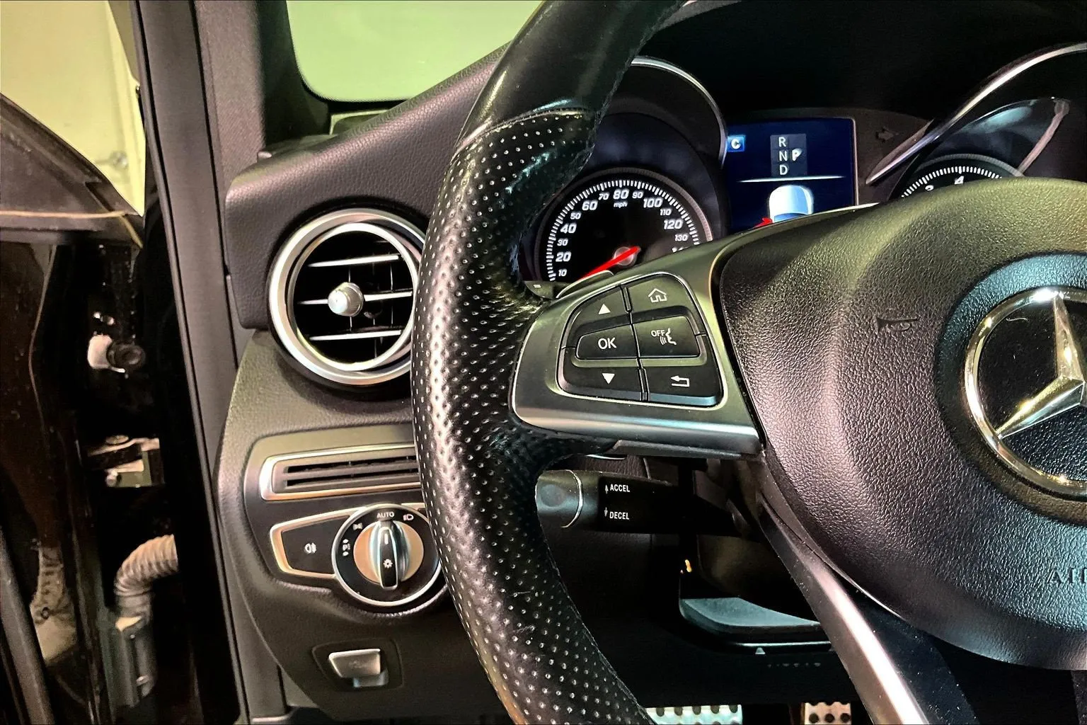 Mercedes-Benz GLC photo 12